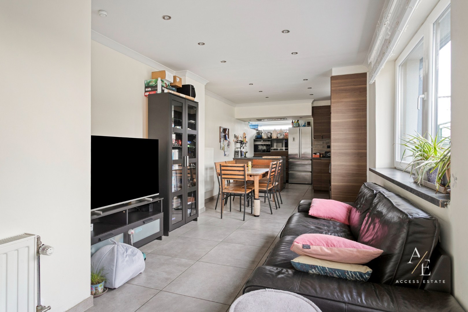 Instapklare, gerenoveerde woning met tuin, carport en zonnepanelen – Herzele - foto 2