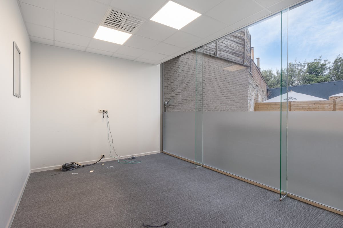 Office for rent at a prime location in Kortrijk. - photo 5