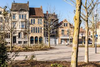 Roeselare, burgerwoning met een industrieel karakter in het hartje van Roeselare - burgerwoning met zielTe midden van het bruisende Stationsplein van...