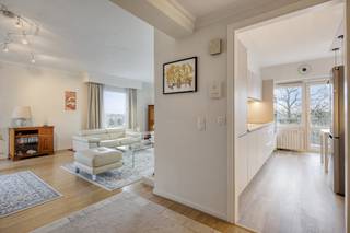 Bent u op zoek naar een appartement waar u werkelijk niets meer aan hoeft te doen? Dit schitterende, ruime appartement op de 6de verdieping aan...