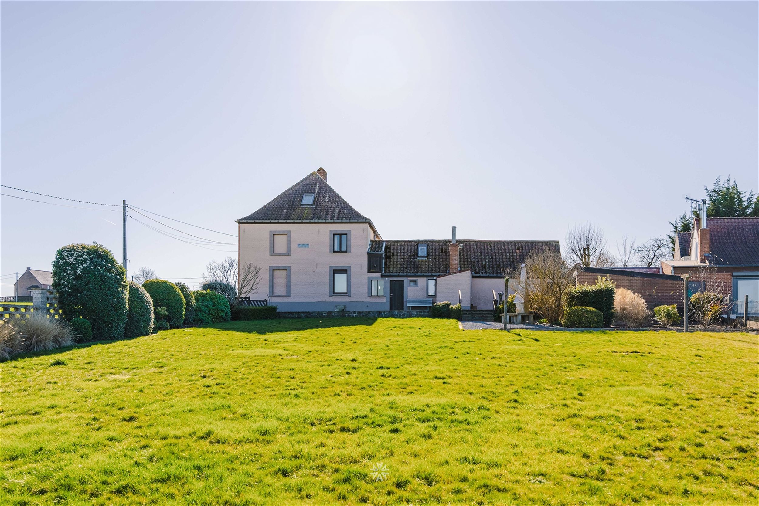 Landelijk gelegen dubbele woning met enorm potentieel - foto 5