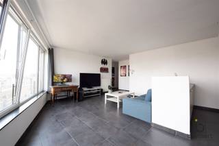 Lichtrijk hoekappartement met prachtig vergezicht over de stad + ParkingDe ligging is ongeëvenaard, met vlotte toegang tot openbaar vervoer, winkels,...