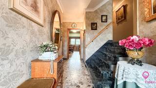 Bij ImmoFusion 7/7 “open huis” : klik op onze 3D-TOUR.In het gezellige Houthalen-Oost bevindt zich deze charmante woning op een perceel van bijna 11...