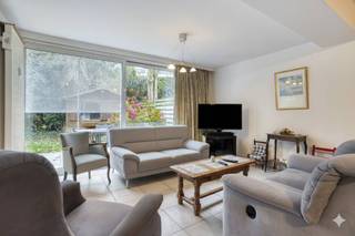 Cet appartement au rez-de-chaussée prêt à emménager, situé dans la Wagnerstraat à AssebroekDisposition : - Hall d'entrée - Espace de vie avec...