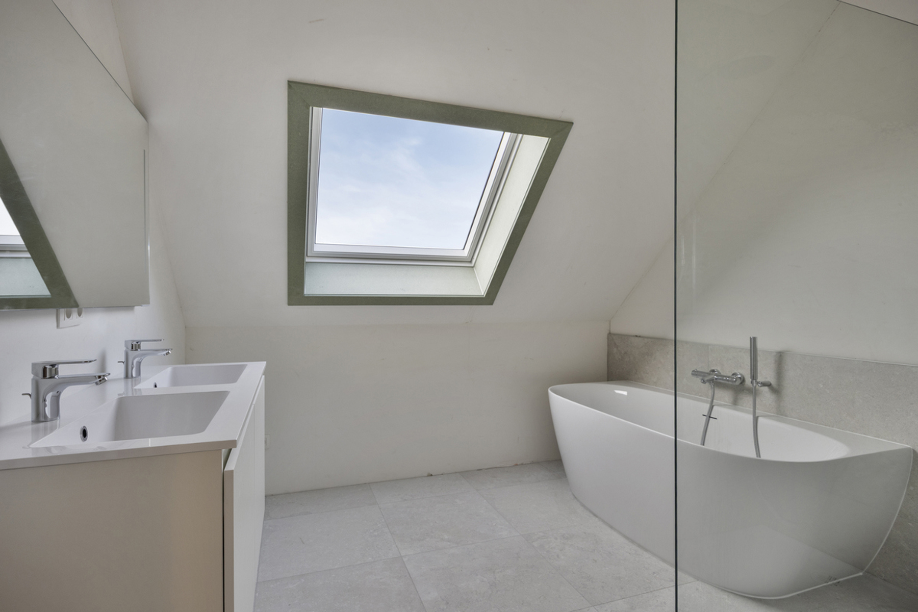 Rustig gelegen nieuwbouwwoning met 4 slpks - foto 3