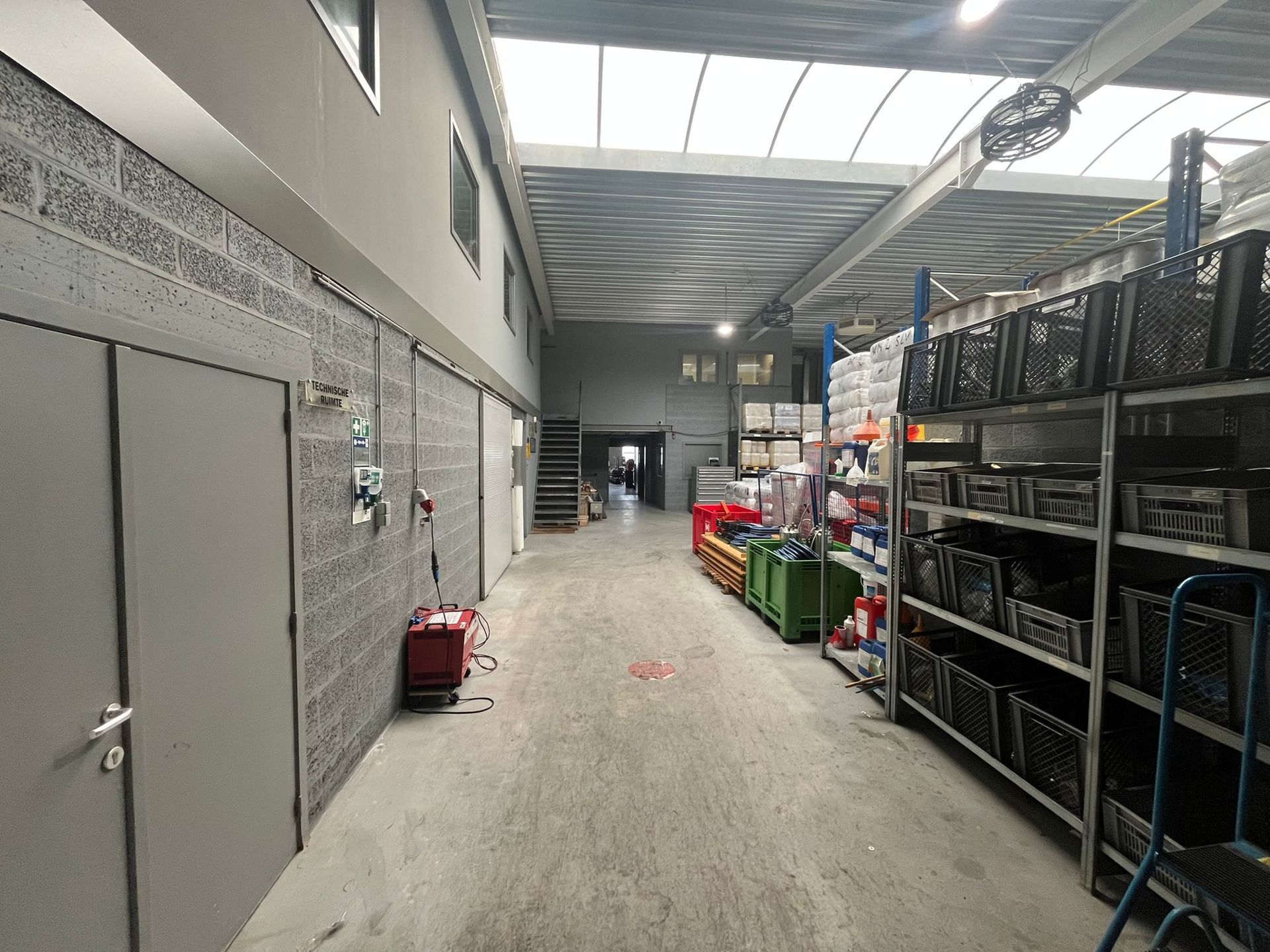 Polyvalent bedrijfsgebouw  van 1.550m² te Schelle - foto 4