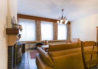Dit goed onderhouden appartement is mooi gelegen aan het marktplein van Haasdonk, op wandelafstand van winkels, scholen en vlakbij de E17...