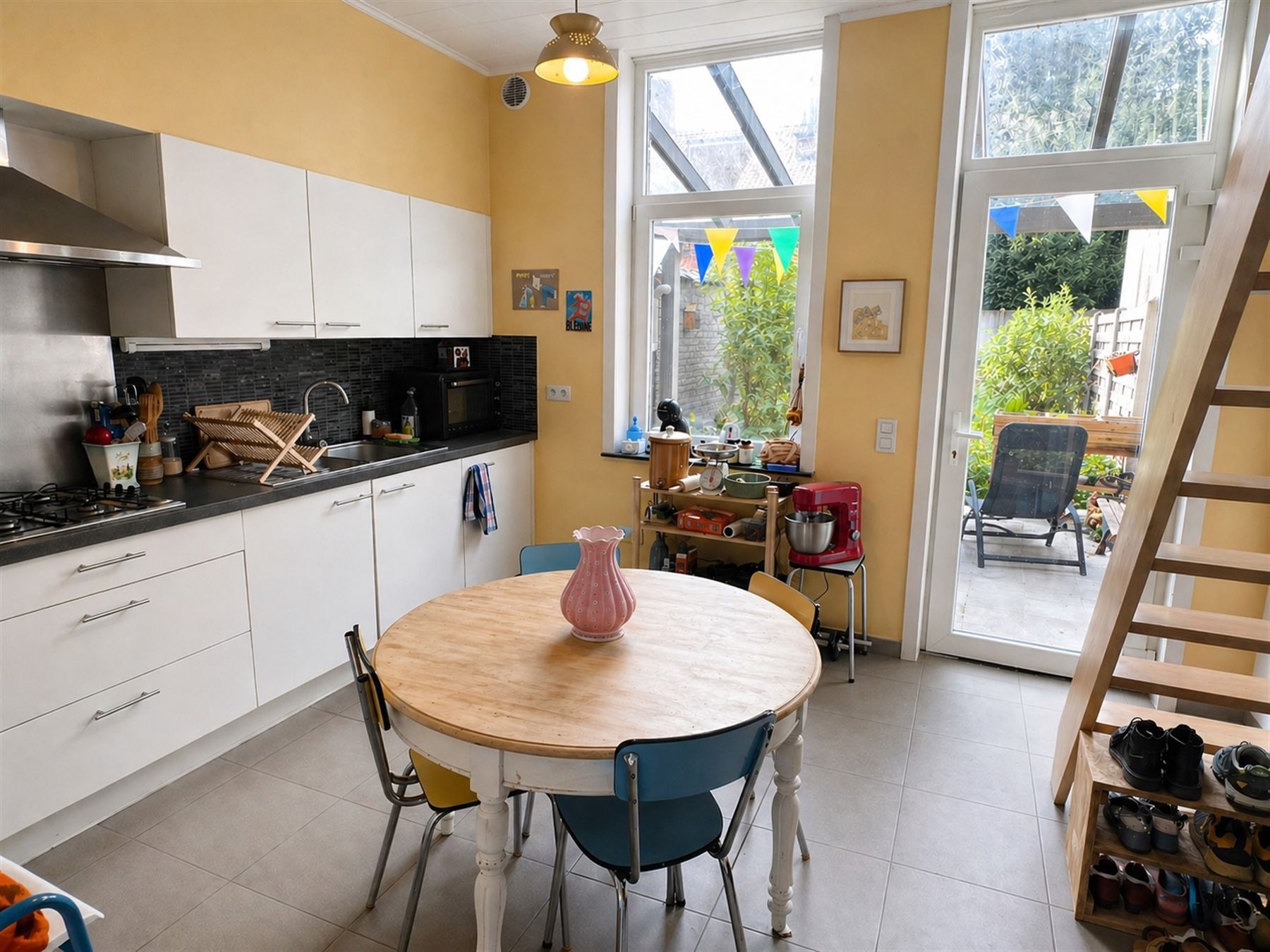 Sympathieke woning in het stadscentrum met tuin - foto 3