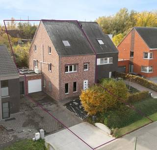 In deze charmante woning aan de Roosgrachtlaan 23 in Landen voel je je meteen thuis. Gebouwd in 2008 en perfect onderhouden, combineert ze...