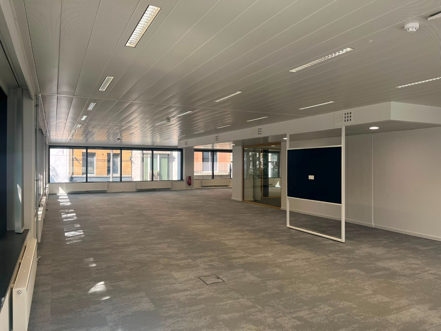 Commercial à louer à Anvers - photo 2