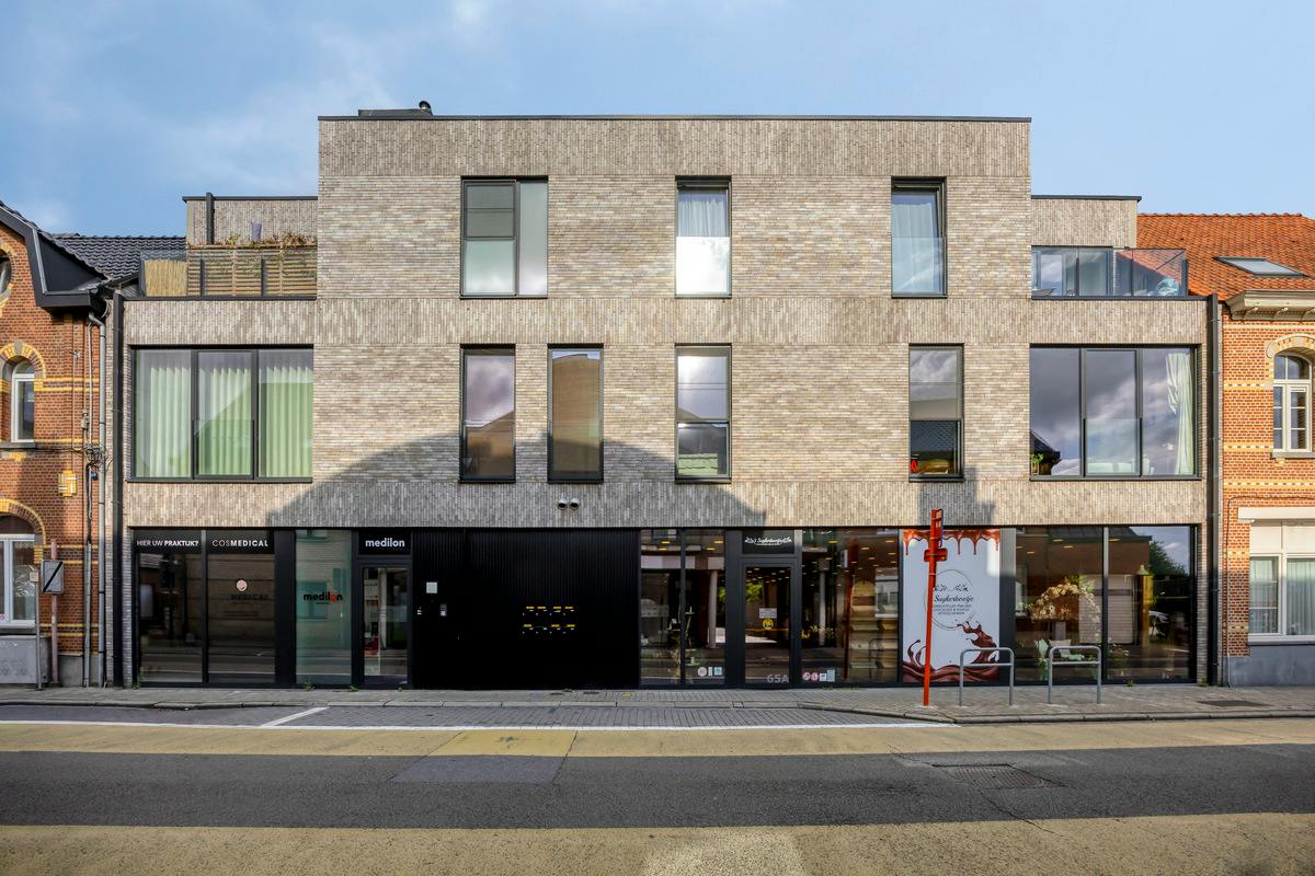 Ready to move in and energy-efficient new-build apartment with large terrace and stunning views in the heart of Londerzeel - photo 3