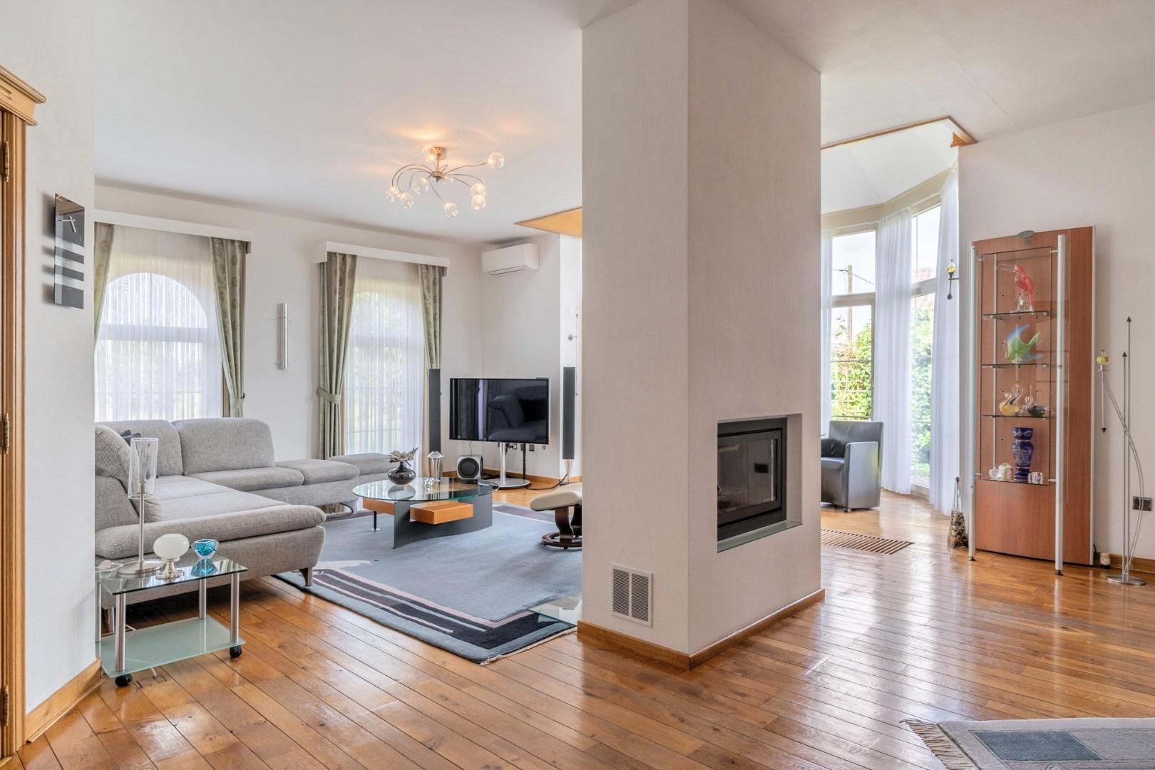 Prachtig landhuis met ruime tuin en ondergrondse garage voor 4 wagens - foto 4