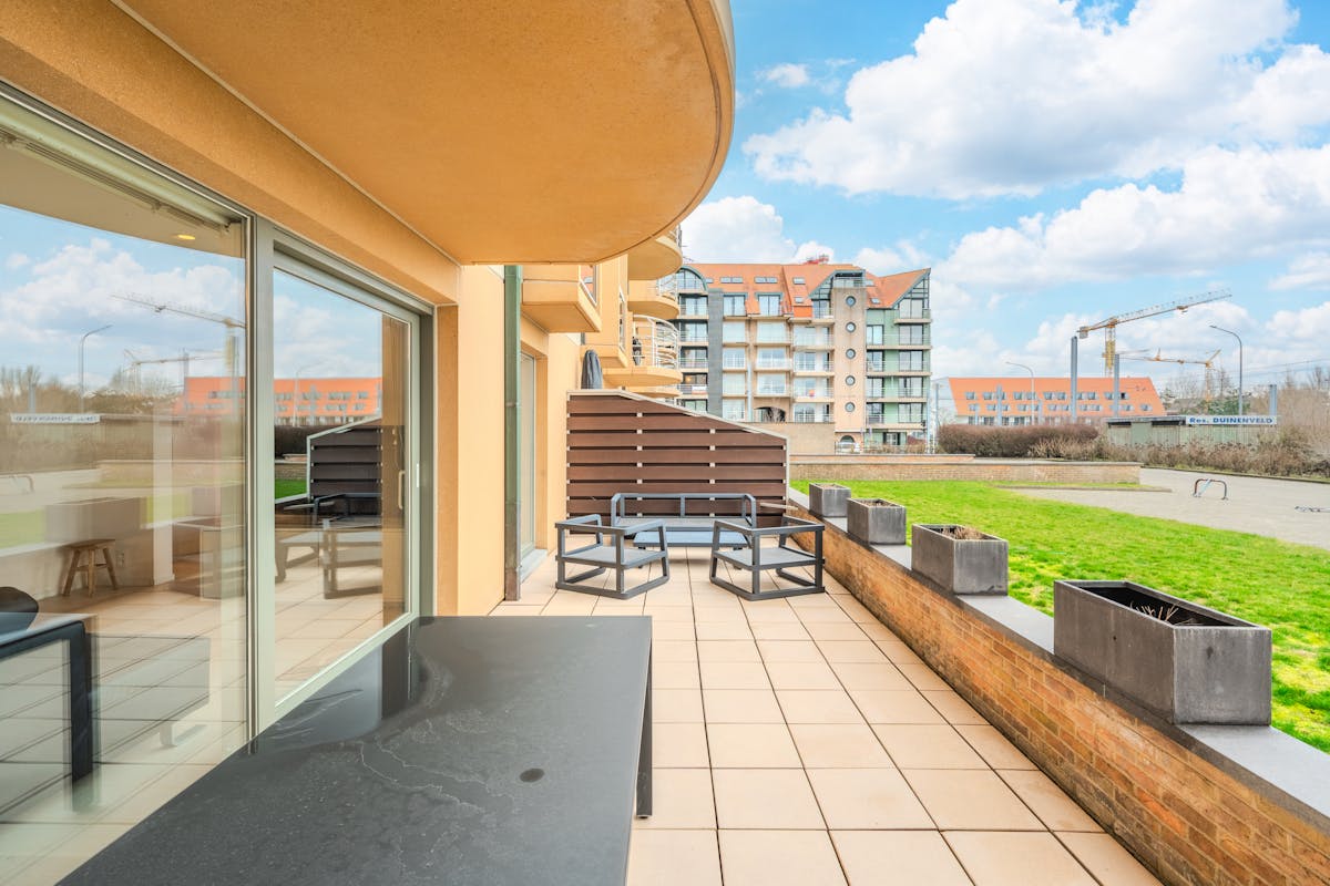 Exceptionally spacious three bedroom apartment - photo 5