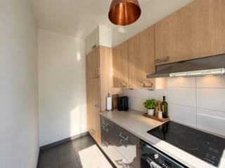 Op een toplocatie in het bruisende Antwerpse Zuid, in de Pacificatiestraat 5, bevindt zich dit comfortabele, gemeubelde tweeslaapkamerappartement in een kleinschalig gebouw.<br /><br />Het appartement beschikt over twee ruime slaapkamers en wordt gemeubeld verhuurd, waarbij de meubels inbegrepen zijn in de huurprijs. Dankzij de praktische indeling en de volwaardige slaapkamers is het appartement bijzonder geschikt voor co-housing, maar ook voor koppels of kleine gezinnen.<br /><br />De ligging op het Zuid is een absolute troef: geniet van de levendige buurt, gezellige cafés en restaurants, leuke winkels en de nabijheid van het stadscentrum.<br /><br />Interesse? Contacteer City Immo Group voor meer informatie of een bezoek ter plaatse.