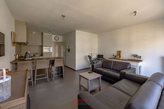 Zeer knap appartement met 2 slaapkamers, centraal gelegen in de winkelstraat van Nieuwpoort-Bad. Ideaal voor uw vaste residentie of als...