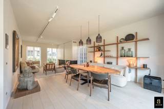 Luxuriously finished semi-detached house located in Valkenerf, close to Duinenwater and the new golf course. Layout: welcoming entrance hall...