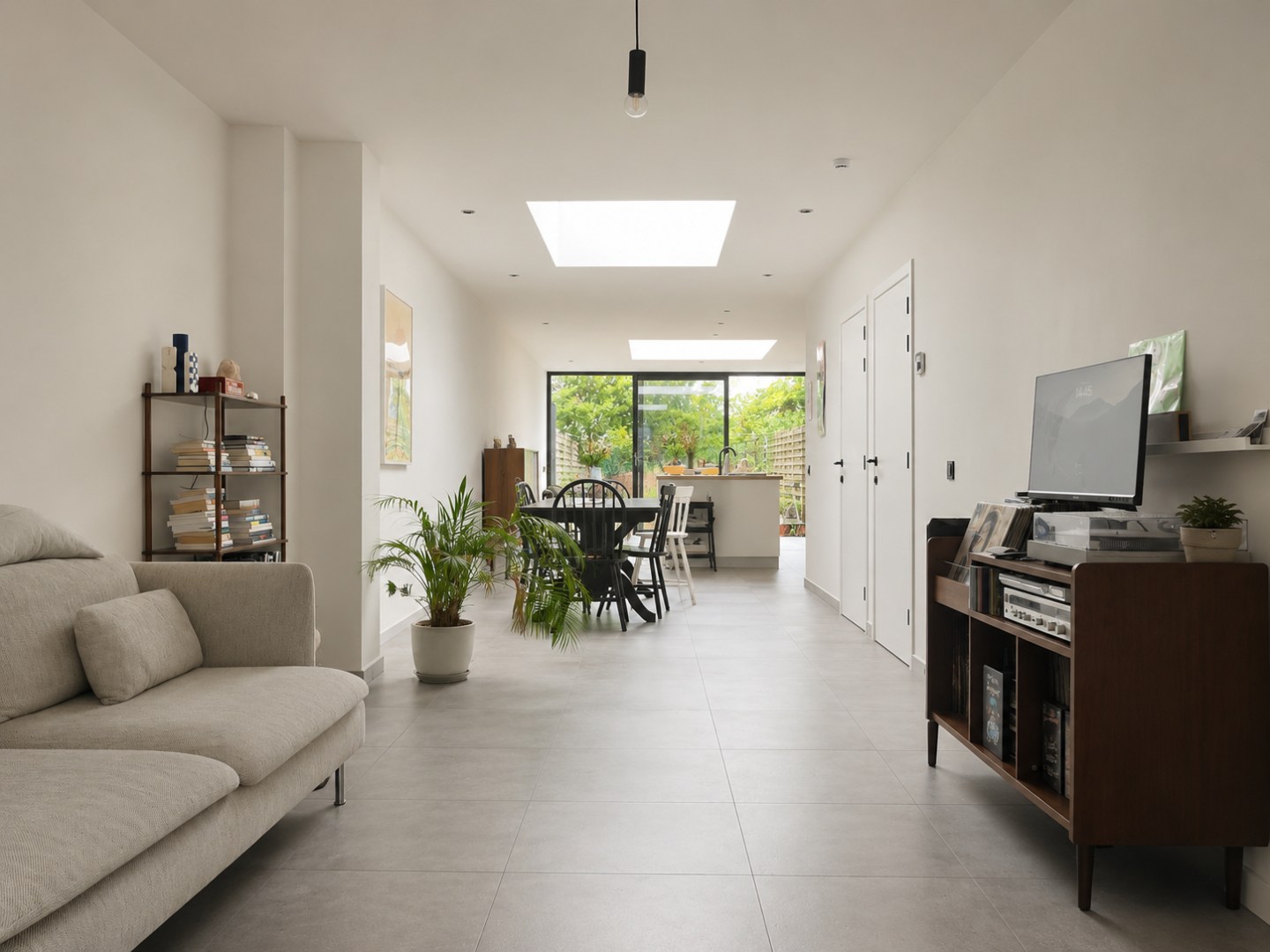Welkom in deze ruime, vernieuwde BEN-woning met mogelijk 4 ruime slaapkamers, uitweg en zonnepanelen! - foto 1