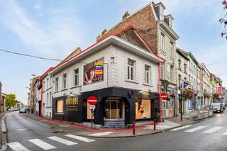Goed gelegen karaktervolle handelseigendom, op de hoek van de Grotestraat en de Gasthuisstraat in het hartje van Geraardsbergen. Dit betreft...