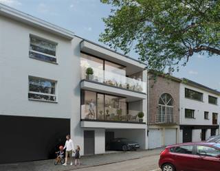 <p><span>1° VERDIEPING : een appartement aan de rand van het centrum van Brasschaat, de werken van deze prachtige NIEUWBOUW Residentie PARKHOF starten lente 2025. </span></p><p><span> </span></p><p><span>Kopen aan 6% btw op de constructies is hier mogelijk zowel voor enige/eigen woonst als voor investeerders (15j verhuur). Wij informeren u er graag over.</span></p><p><span> </span></p><p><span>In een modern gebouw met lift bevindt dit appartement zich op de 1</span><span><sup>ste</sup></span><span> verdieping.  Het omvat een inkomhal, gastentoilet, leefruimte met toegang tot het terras (8.5 m²) en een ingerichte open keuken voorzien van alle nodige toestellen, een berging met aansluiting voor wasmachine en droogkast, drie slaapkamers en twee ingerichte badkamers.  De indeling en afwerking wordt met u persoonlijk besproken, hiervoor zijn budgetten voorzien in het lastenboek.  De ondergrondse parking zorgt ervoor dat thuiskomen in alle comfort kan gebeuren, voorzien van ondergrondse autostaanplaatsen apart beschikbaar vanaf €25.000 en/of fietsstalling mogelijk vanaf 1.250€ per plaats. </span></p><p><span> </span></p><p><span>Luxueus wonen in een groene omgeving waar duurzaamheid voor opstaat, dit kan binnenkort in het centrum van Brasschaat waar twee aantrekkelijke gebouwen gestalte gaan geven aan het nieuwe woonproject Parkhof. In dit buitengewoon duurzame concept woont en geniet u van alle luxe in een zeer groene woonomgeving en overal dichtbij. Parkhof omvat 10 hoogwaardige appartementen, verdeeld over 2 woongebouwen. Aan de kant van de Bredabaan bevinden zich op het gelijkvloers 1 appartement en een notariaat. Op de verdiepingen komen telkens 2 appartementen met 2 of 3 slaapkamers, terwijl een groot penthouse de volledige dakverdieping inneemt. Aan de kant van de Oude Baan komt er 1 appartement op elk van de twee verdiepingen, met 2 en 3 slaapkamers. Dat betekent dat u hier uw intrek neemt in een woning met een uitzonderlijke gevelbreedte. Om het u makkelijk te maken, is er een toegankelijke ondergrondse parking voor wagens van verschillende afmetingen, eenvoudig bereikbaar via een rolstoel- en kinderwagenvriendelijke lift. </span></p><p><span> </span></p><p><span>Qua architectuur legt men de nadruk op moderne, doch tijdloze elegantie en op vlak van duurzaamheid en energieverbruik legt men de lat hier bijzonder hoog dankzij geothermie.  Het project hanteert strengere eisen dan wettelijk verplicht en houdt vooral rekening met de normen van morgen. Dit geeft u de zekerheid dat u gedurende lange tijd voldoet aan de regelgeving. Bovendien wordt uw energieverbruik een stuk budgetvriendelijker én blijft uw woning waardevast.  Voor de opwekking van warmte en de passieve koeling wordt een beroep gedaan op geothermie. Een BEO-veld, dat gebruik maakt van een ondergronds buizennetwerk, verwarmt uw woning tijdens koudere periodes en koelt ze af als het te warm wordt. Ook op vlak van isolatie is dit vooruitstrevend, dankzij de toepassing van ventilatiesysteem D. Verder gaat hier geen druppel water verloren het regenwater wordt namelijk slim herbenut voor diverse doeleinden.  En als dat nog niet voldoende is, vindt de zon onbelemmerd haar weg de appartementen, zo wordt u als bewoner de hele dag overspoeld door het natuurlijke licht.</span></p><p><span> </span></p><p><span>Parkhof bevindt zich aan de rand van het centrum van Brasschaat. In deze prikkelende omgeving vindt u alles wat u nodig hebt voor het leven van elke dag: winkels, supermarkten, scholen, administratie … Maar ook als u iets verder moet zijn, de Bredabaan biedt een vlotte verbinding met de E19.  Ondanks de centrale ligging woont u hier in een uitzonderlijk groene omgeving. Recht tegenover de site bevindt zich bijvoorbeeld het Park Van Brasschaat, maar ook het nabijgelegen Peerdsbos leent zich perfect tot onbeperkt genieten in het groen.  Brasschaat leeft! Een terrasje doen bij mooi weer, een lunch meepikken op restaurant, shoppen, een theatervoorstelling bijwonen? <br />Kortom, u bent van harte welkom om de plannen en mogelijkheden te bespreken, de ontspanningsmogelijkheden in de prachtige, klassevolle, comfortabele setting Parkhof zijn alvast legio.</span></p><p><span> </span></p><p><span>Prijzen zijn vermeld excl. kosten, registratie op de grondwaarde en btw op de constructiewaarde, notaris ereloon, aansluitingskosten nutsvoorziening.</span></p><p><span>Contacteer ons voor bijkomende info of plan alvast bij ons op kantoor uw afspraak! <span>www.buytaertimmo.be</span></span></p><p><span> </span></p>
