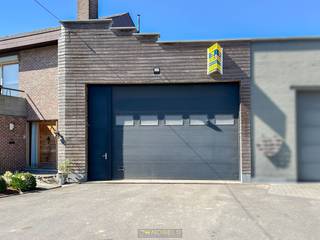 MULTIFUNCTIONEEL pand op de grens met Maarkedal biedt alles wat u nodig heeft: een ruime woning, een loods van 300m² met hoge poort (4m),...