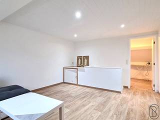 Leuke goedgelegen woning met 2 SLK in Lessen. INDELING: ruime leefruimte, toegang naar keuken met aparte eethoek. Op de eerste verdieping bevindt...