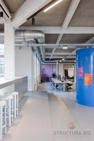 Ideale locatie! In het centrum van Brussel, niet ver van de metrostations Sint-Katelijne en IJzer, in een gebouw met opmerkelijke architectuur,...