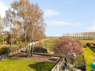 Prachtig gelegen en gerenoveerde woning met super ligging midden in de velden, waar rust, privacy en open zichten centraal staan. Deze...
