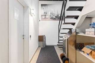 Are you looking for an opportunity to effortlessly combine living and working? Then you’ve come to the right place! This property with a warehouse...