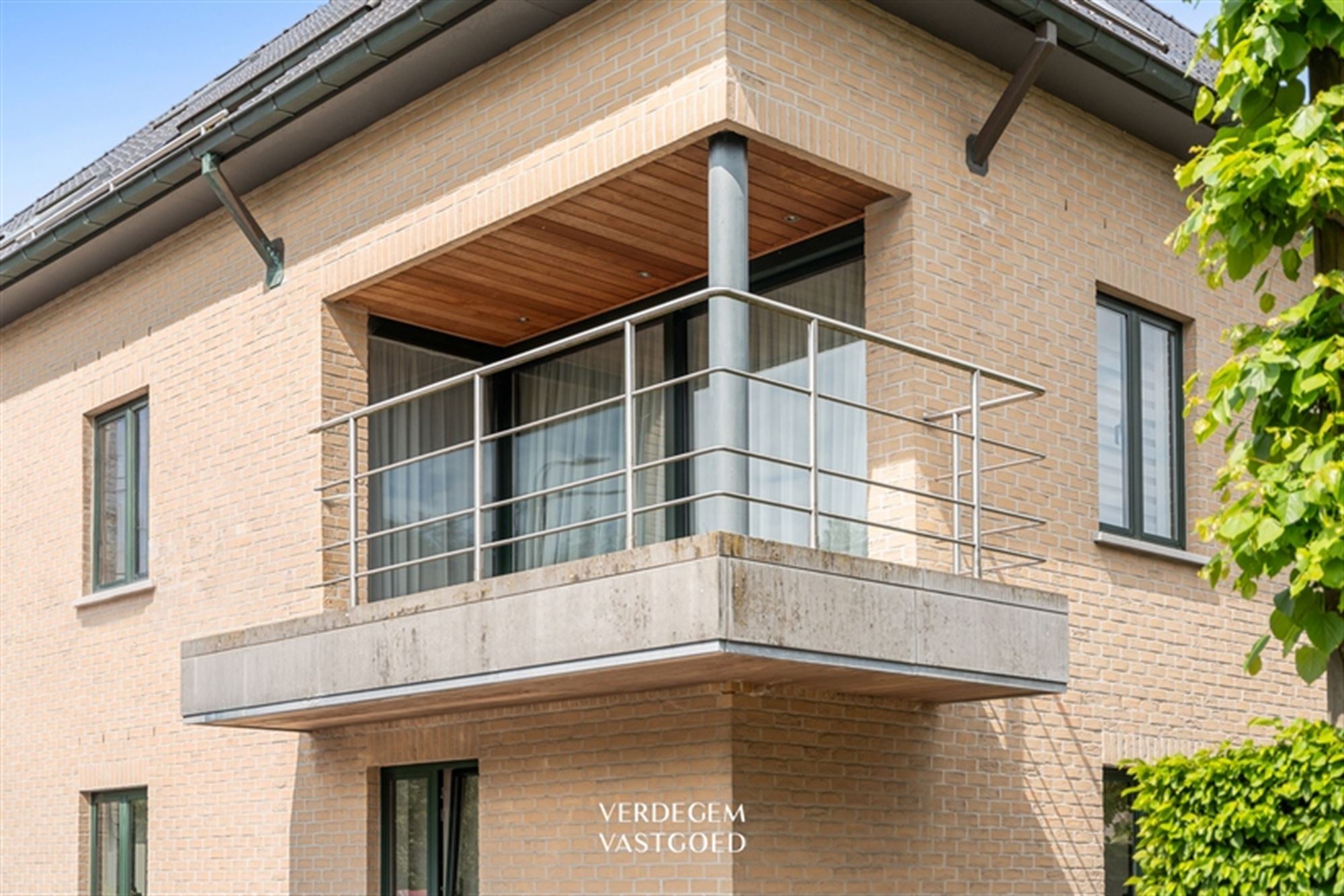 Prachtig ruim appartement met 2 slaapkamers, 2 terrassen en garage - foto 2