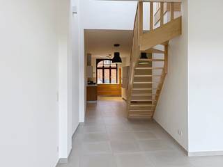 Maison spacieuse et confortable de trois chambres dans le centre de Bruges. Cette maison lumineuse se trouve à quelques minutes à pied et à vélo...