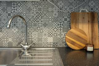 Vivre à Oudebareellei 77 , c'est choisir un emplacement stratégique de premier ordre dans un quartier vivant : *  Le Bredabaan est au coin de la rue...