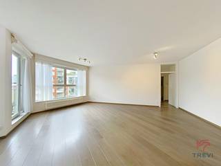 JARDINS DE JETTE, vlakbij winkels en openbaar vervoer, appartement van ± 110 m², gelegen op de 4e verdieping van een gebouw met lift.Op de 4e...