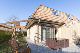 [[ DIT PAND NEEMT DEEL AAN DE ERA OPEN HUIZEN DAG OP 6/12 VAN 11:00 TOT 12:00 ]]Adinkerke/De Panne: Rustig gelegen vakantiewoning te koop in De...