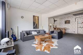 Gerenoveerd handelshuis met 5 slaapkamers te koop in Lommel!Lommel: Instapklaar, energiezuinig en ruim (288m²) handelshuis met 5 slks op 990m² en...