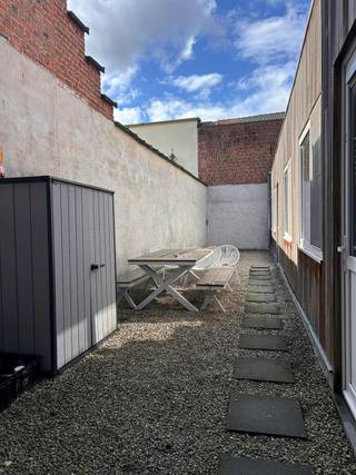 Looking for a spacious student room in Kortrijk, for you alone or for 2? Be sure to read on! The room includes:- desk- (double) bed- cabinet- kitchenette (kitchen cabinet, sink, microwave and fridge)- bathroom with shower, sink and toilet- curtainsRental price:€450.00 + €50.00 (electricity & water commission)Internet (300GB) included in the rent!The building consists of 6 student rooms.- communal kitchen- communal bicycle shed- communal outdoor areaLocation:8 minutes by bike from Vives11 minutes by bike from Howest school5 minutes' walk from the stationInterested? Request a visit via the website www.dewaele.com!