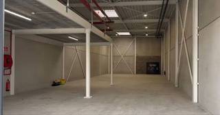 Te huur — Nieuwe KMO-unit van 316 m², ideaal gelegen in Waver (Zoning Noord)Gelegen in een gloednieuw bedrijvenpark met 22 KMO- en industriële units,...