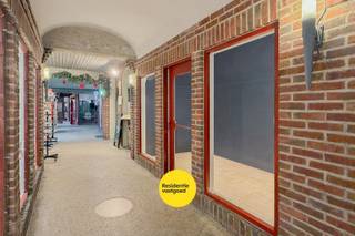 Netto rendement van 3,3%! Deze handelsruimte biedt een uitzonderlijke investeringskans in het historisch hart van Brugge, gelegen aan De Burg –...