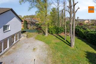 Gelegen in een rustige residentiële wijk van Kampenhout, presenteert deze gerenoveerde woning zich als de ideale gezinswoning. Met een...