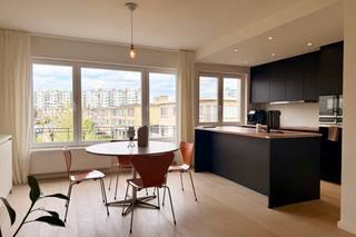 Dit bemeubeld appartement is totaal gerenoveerd in 2022 met hoogwaardige materialen en dat voel je meteen. Geen kluslijst, geen verrassingen,...