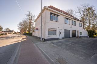 Ontdek deze instapklare, centraal gelegen woning te Assebroek. Deze halfopen bebouwing combineert comfort en functionaliteit met zijn goed...