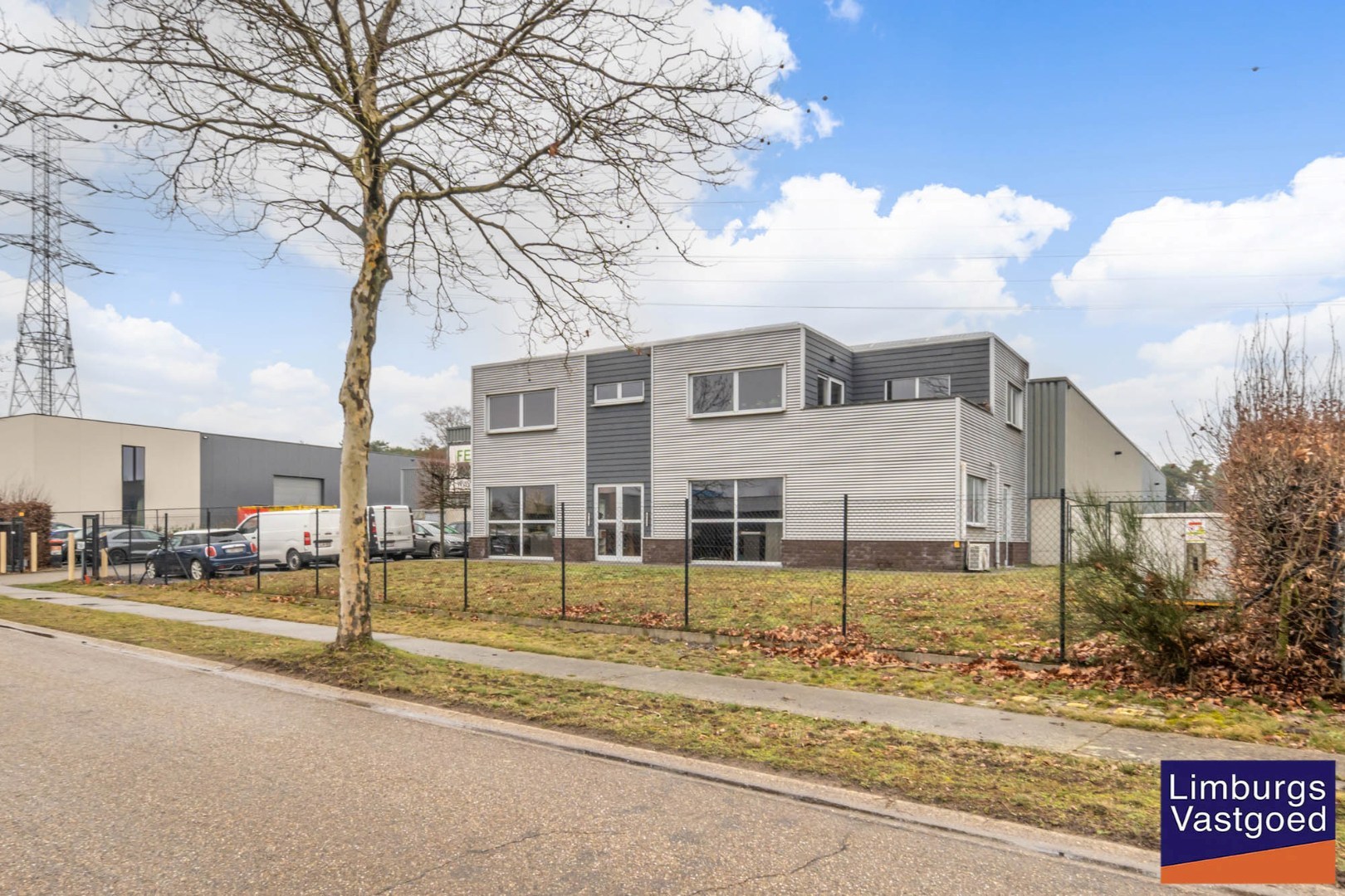 Industrieel gebouw, met woonst.1.696m², met kantoren 120m² + appartement 120m², Genk-Zuid - foto 3