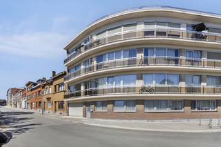 Het appartement is ingedeeld als volgt: Open woon- en eetkamer, aparte slaapkamer, halfopen keuken en afgesloten badkamer met douche. Gelegen op...