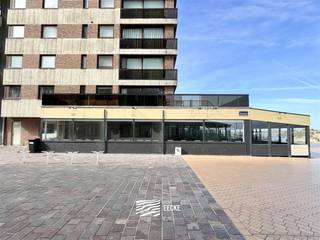 Op zoek naar een commercieel pand met unieke zichtbaarheid op een toplocatie? Dit hoekpand is uitstekend gelegen op de Zeedijk van Nieuwpoort-Bad...