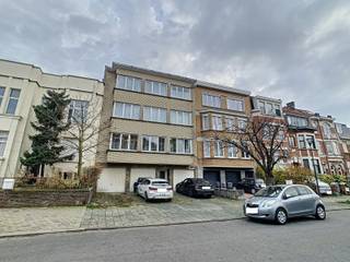 Appartement lumineux de 2 chambres dans le quartier fleuri de Schaerbeek.Cet appartement est situé au 1er étage d'un petit immeuble (seulement 3...