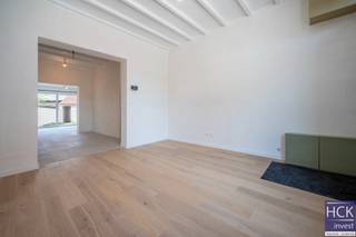 De liggingDeze woning is uitstekend gelegen, op wandelafstand van de markt van Waregem voorzien van allerhande winkels, horecazaken en overige...