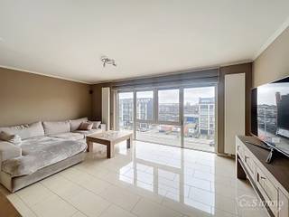 Dit ruime en goed onderhouden appartement met twee slaapkamers is gelegen op een centrale ligging nabij winkels, openbaar vervoer en...