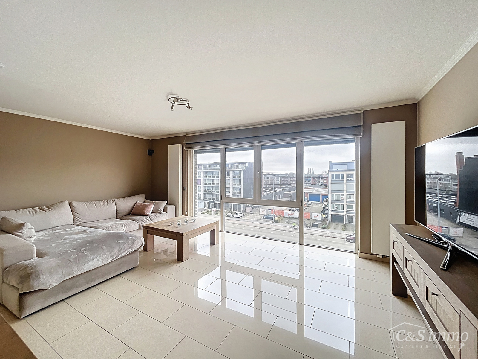 Instapklaar 2-slaapkamerappartement met terras - foto 1