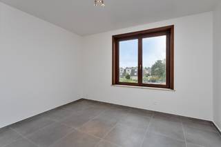 Dit appartement gelegen op de tweede verdieping, toegankelijk via de lift, werd enkele jaren terug gerenoveerd en geeft u dus een goed comfort...