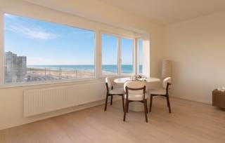 Prachtig gerenoveerd appartement te koop met een adembenemend open zicht en zicht op zee, in een verzorgde residentie, gelegen langs...