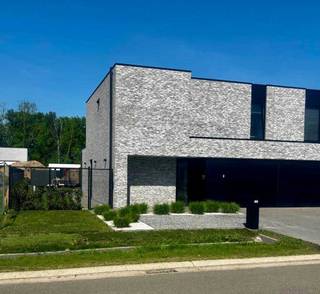 Ben je op zoek naar een instapklare moderne woning met hedendaags comfort op een prachtige locatie?Dan is deze energiezuinige halfopen bebouwing in...